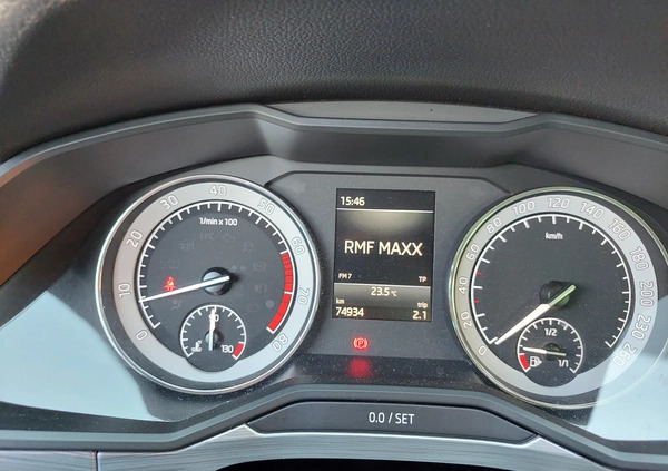 Skoda Superb cena 105900 przebieg: 74935, rok produkcji 2019 z Wieliczka małe 379